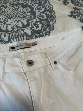 Levi’s White Women’s Demi Curve Classic Rise slim leg Jeans
